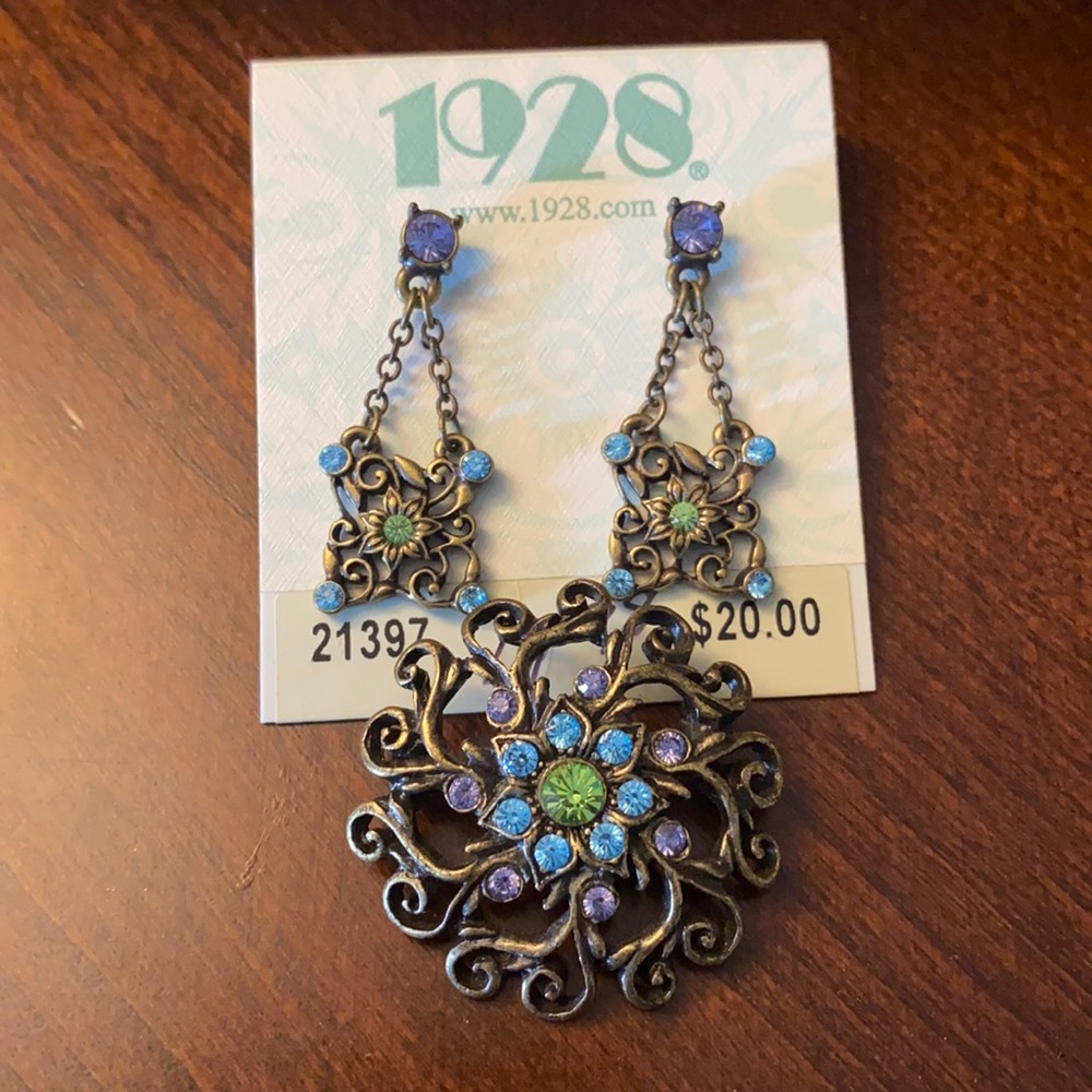 1928 Earrings and pendant bundle 💎